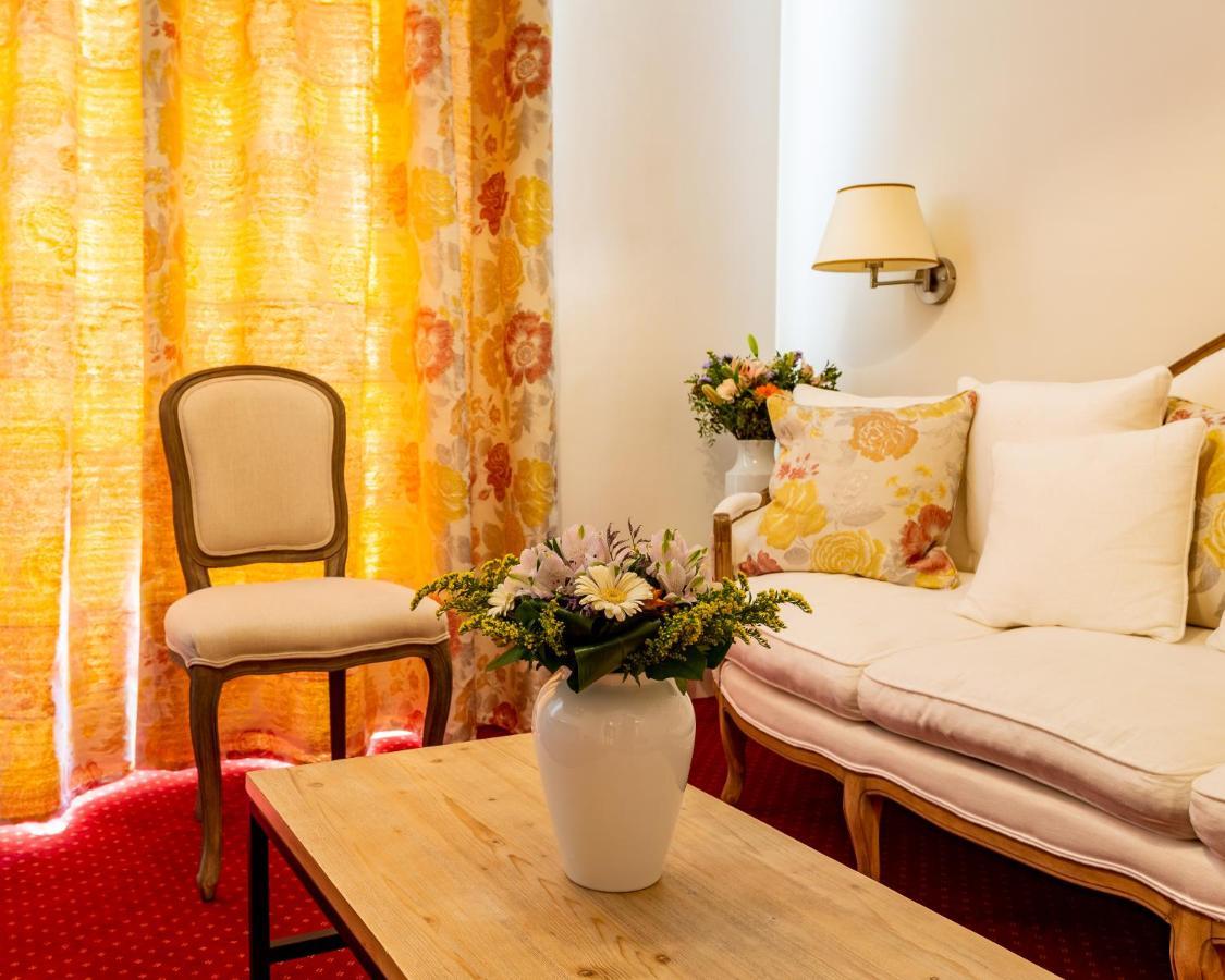 Hotel Restaurant Le Centenaire Les Eyzies المظهر الخارجي الصورة
